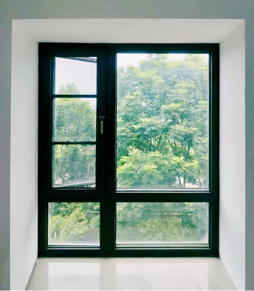 昆明云南艺术家园C区低楼层临近交通要道低频噪音困扰，路人生活噪音困扰 安装逸静隔音窗后师傅现场实拍效果图展示