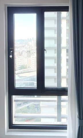 昆明官渡区融城金阶远处主干道汽车低频噪音困扰，小区内部电瓶车喇叭噪音小朋友尖叫噪音困扰 安装逸静隔音窗后师傅现场实拍效果图展示